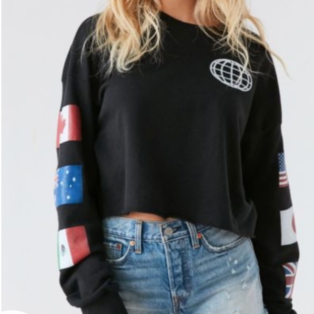 UO World Wide Cropped Top